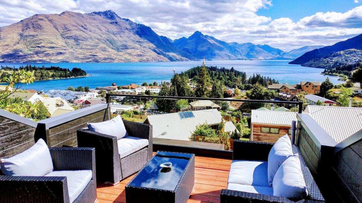 Stunning Home With Amazing Wakatipu Lake Views Queenstown Exteriör bild