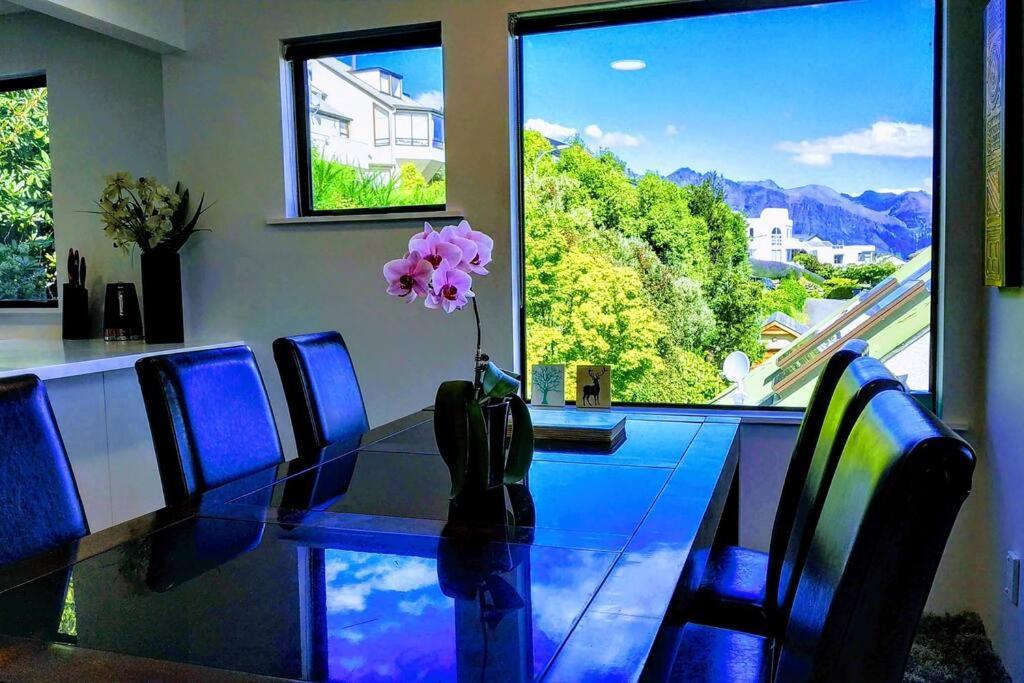 Stunning Home With Amazing Wakatipu Lake Views Queenstown Exteriör bild