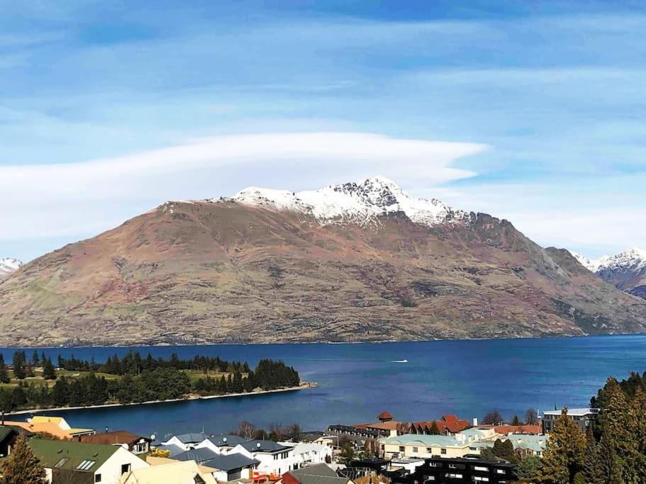 Stunning Home With Amazing Wakatipu Lake Views Queenstown Exteriör bild