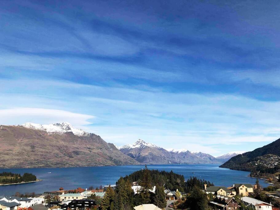 Stunning Home With Amazing Wakatipu Lake Views Queenstown Exteriör bild